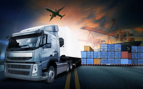 集装箱卡车运输和货运飞机